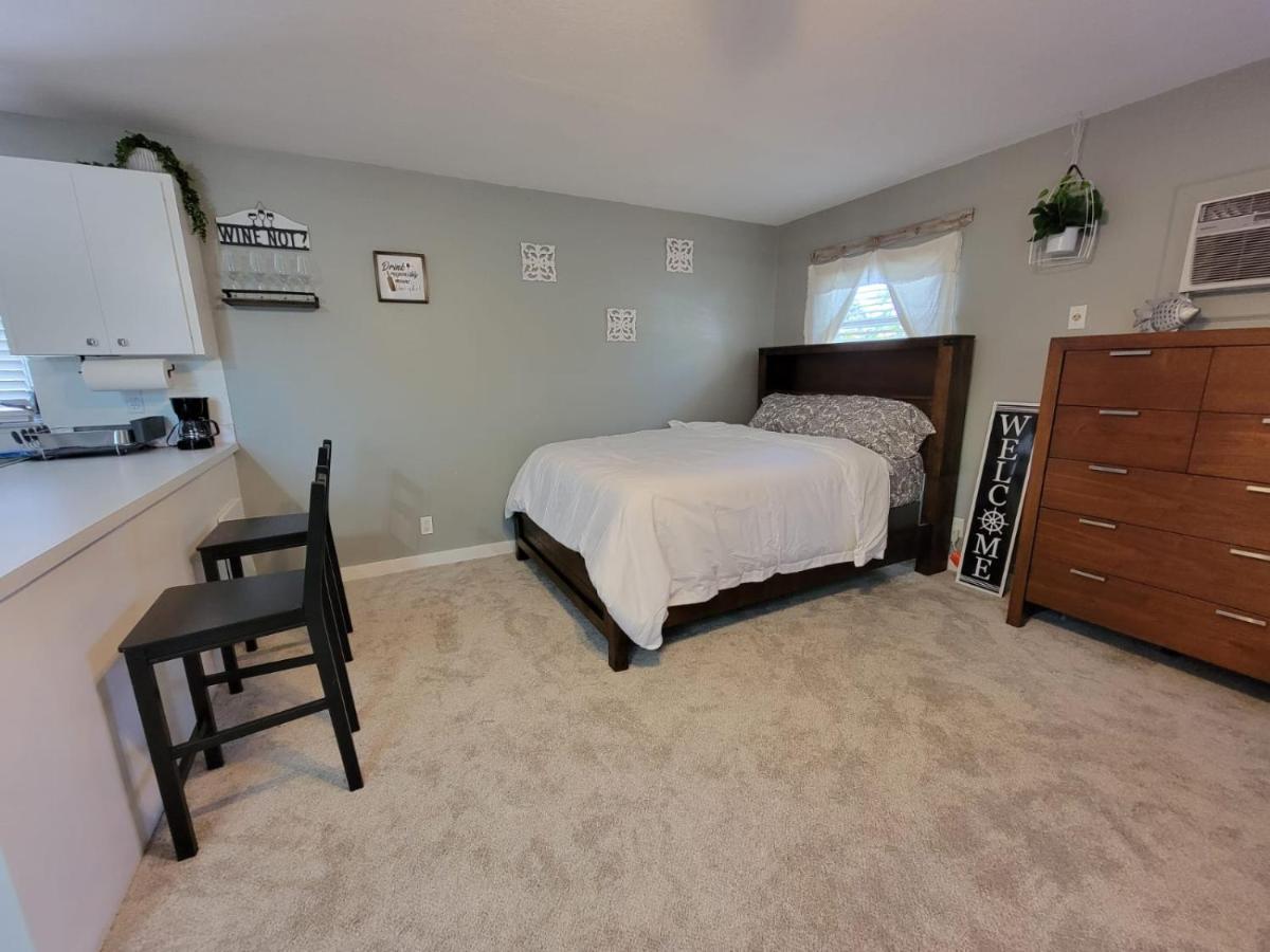 Walk To Siesta Beach, Restaurants, Shopping & More! Sarasota