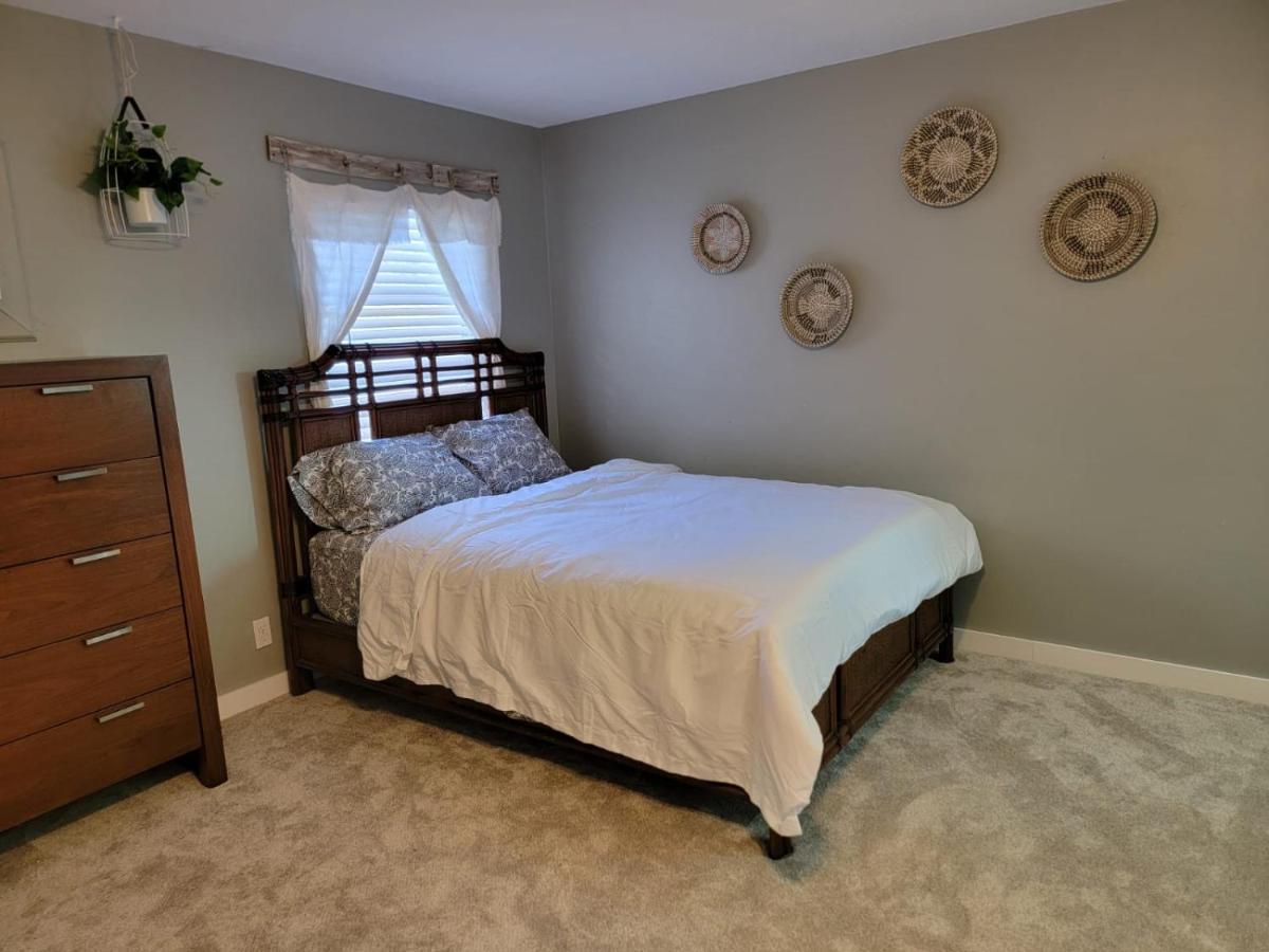 Walk To Siesta Beach, Restaurants, Shopping & More!